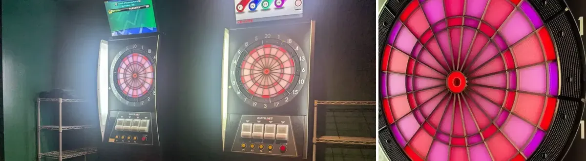 店内に並ぶダーツマシン2台（DARTSLIVE2）とダーツボード